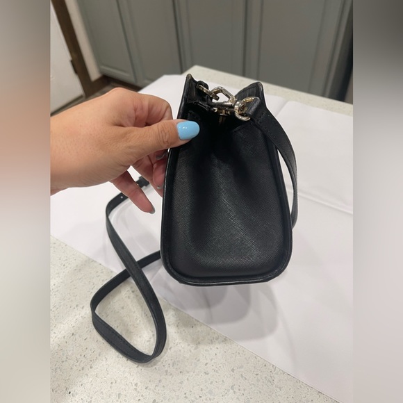 Michael Kors Crossbody EC - Picture 5 of 9